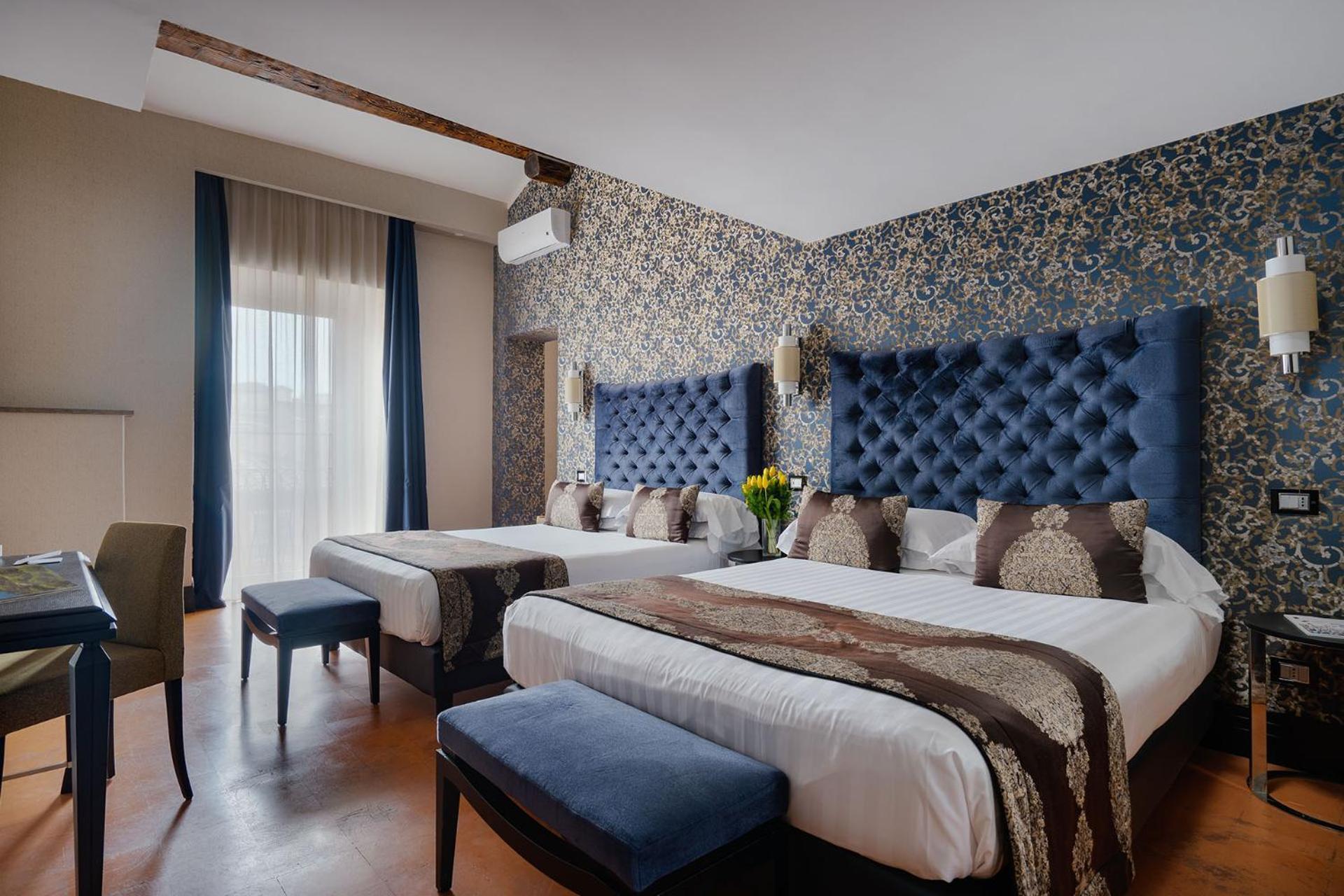 Unica 4* Rom