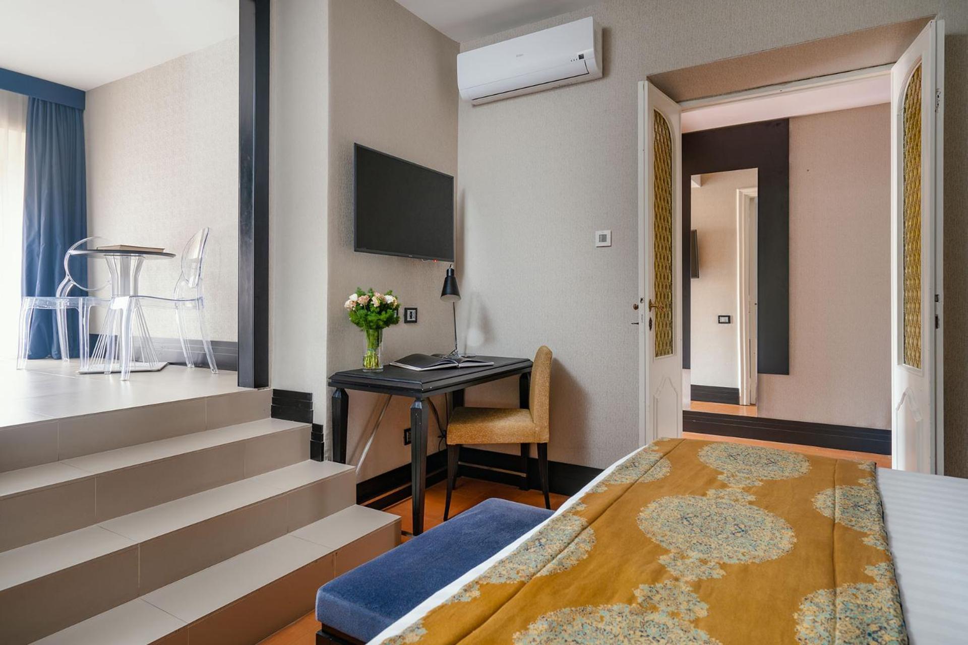 Unica Aparthotel 4*